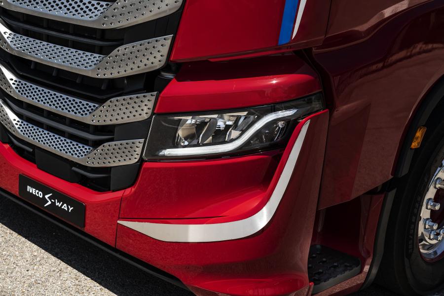 Детали экстерьера Iveco S-WAY Magirus Concept 2019 года  (фото 12 из 30)